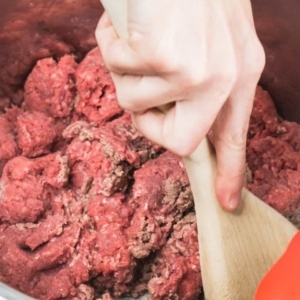 https://www.onehappyhousewife.com/wp-content/uploads/2020/07/cooking-ground-sirloin-in-the-instant-pot-pressure-cooker-for-making-pasta-with-meat-sauce-11-300x300.jpg