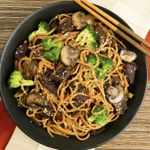 lo mein with beef and broccoli