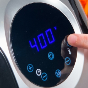 setting air fryer temperature to 400 degrees before making frozen sweet potato fries