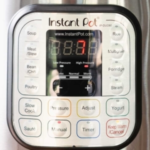 the digital display of the instant pot reads 7